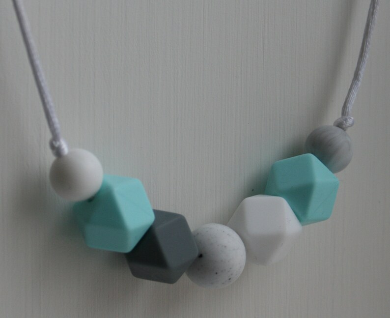 Teething necklace nursing necklace mum mom necklace baby jewellery silicone jewelry infant baby shower gift fiddle necklace chewable sensory