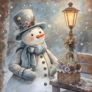 Puede incluir: Ilustración en acuarela de un muñeco de nieve con sombrero de copa adornado con flores y piñas, una bufanda y mitones. El muñeco de nieve tiene una nariz de zanahoria y mejillas rosadas. Una cesta de flores y una farola están cerca.