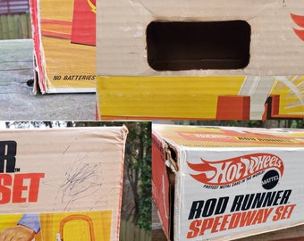 Vintage 1960s Hot Wheels Rod Runner Speedway Set Canada
