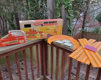 Vintage 1960s Hot Wheels Rod Runner Speedway Set Canada