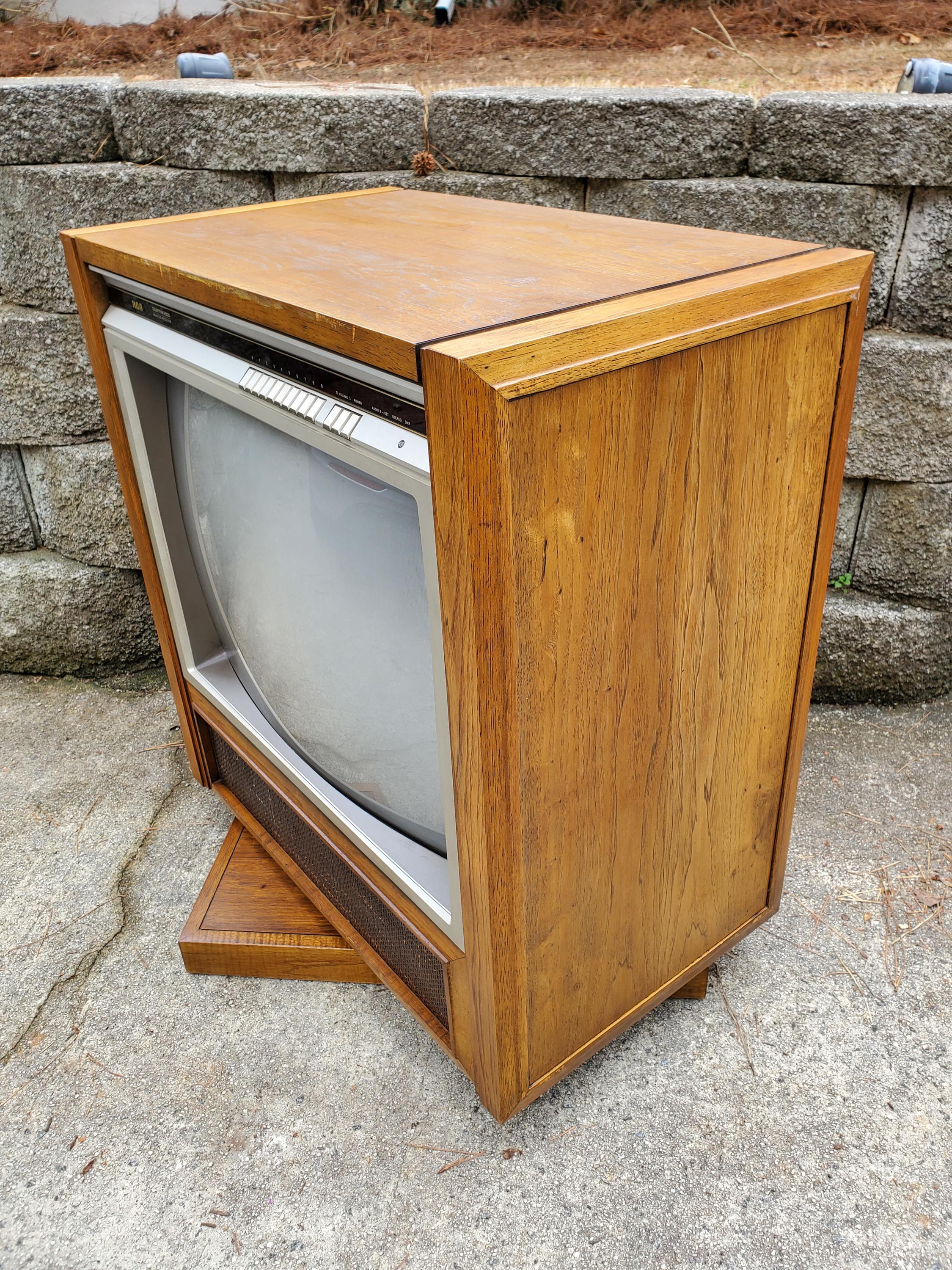 Vintage Rare 1984 RCA Colortrak 2000 Television Gaming TV GKC2040P