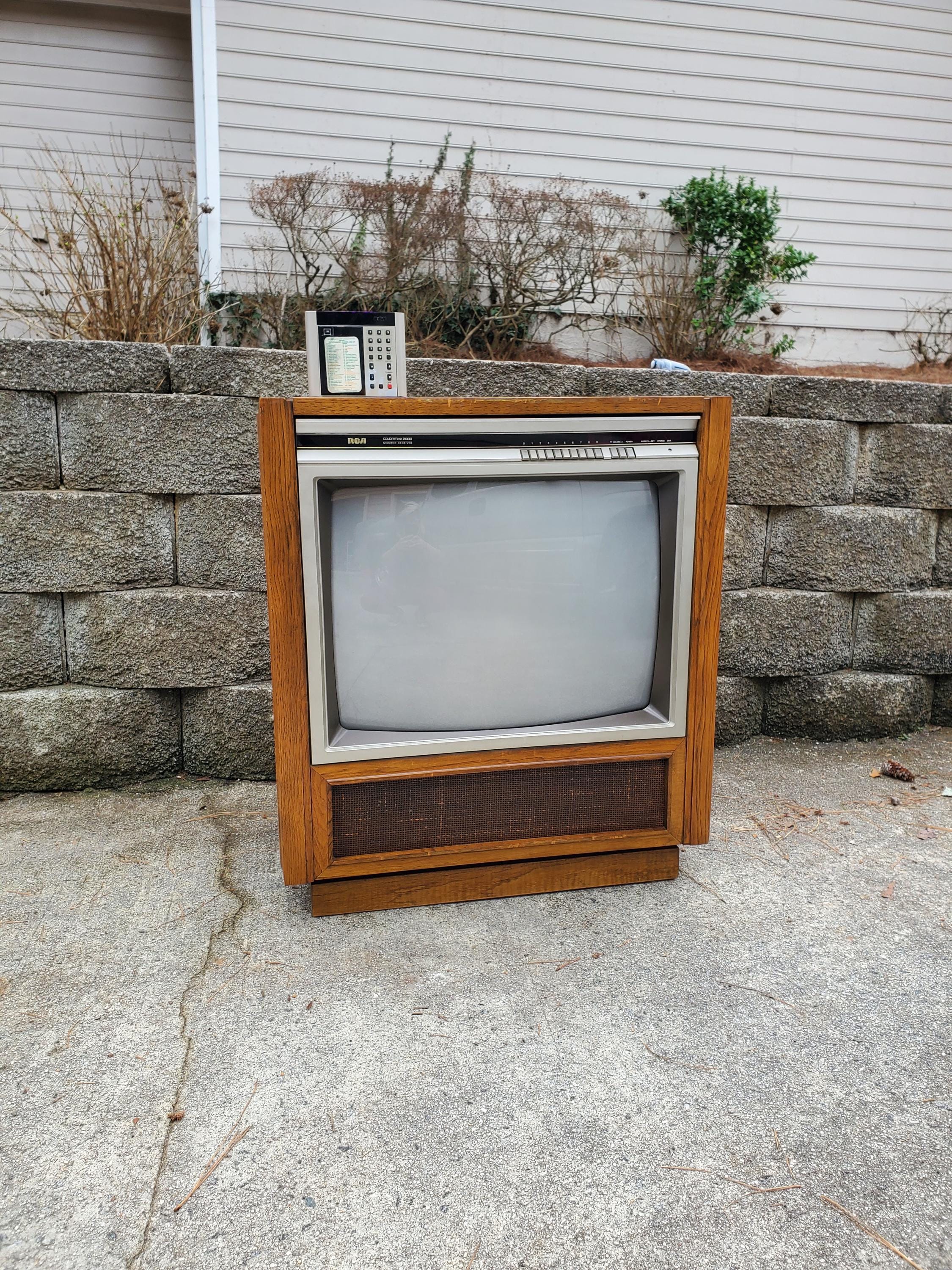 Vintage Rare 1984 RCA Colortrak 2000 Television Gaming TV GKC2040P