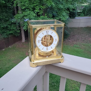 Vintage Atmos LeCoultre Swiss Perpetual Motion 528-8 Clock Caliber 15 Jewel Clock
