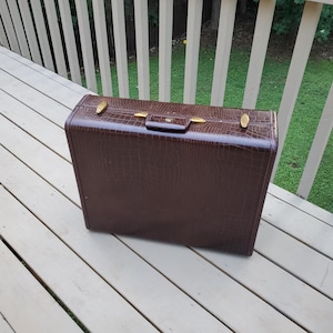 Vintage Samsonite Faux Alligator Suitcase Luggage 4137