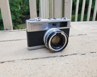 Vintage Minolta Hi-Matic 7s 45mm Camera with Minolta F1:1.8 Lens