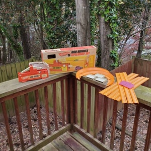 Vintage 1960s Hot Wheels Rod Runner Speedway Set