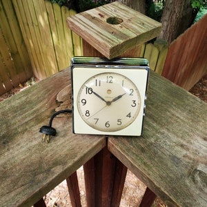 Vintage Chrome Telechron Electric Clock Wall Clock 2F01