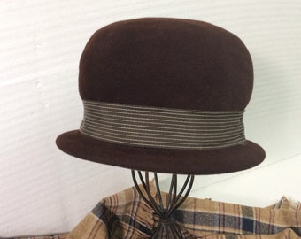 Vintage 1950s Brown Deluxe Velour Hat Merrimac Body Union  display picture 3