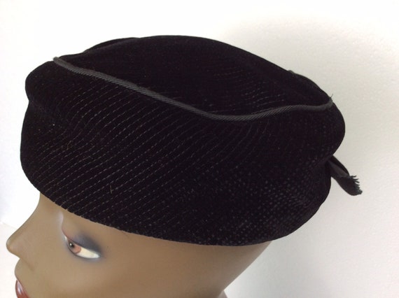 Vintage Pillbox Hat/ Black Velvet Pillbox Hat/ Clo