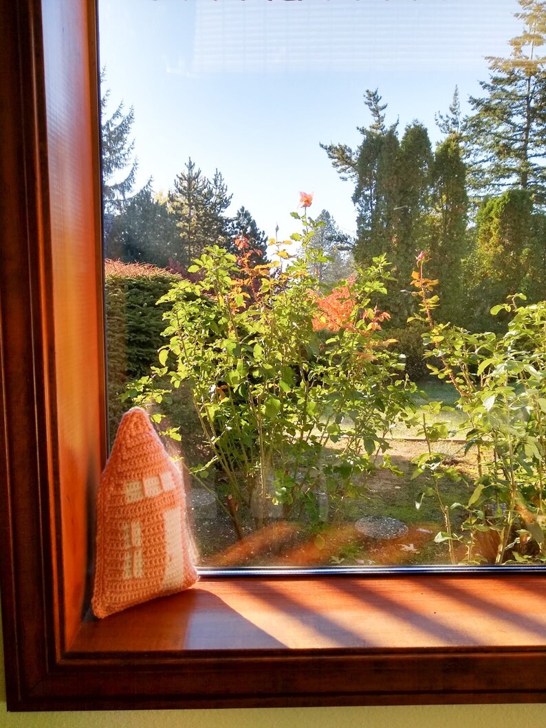 Crochet Tiny House Pillow - Thumbnail 3