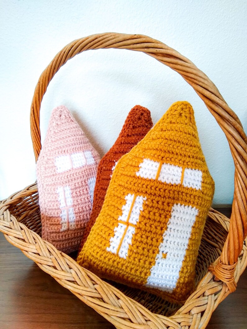 Crochet Tiny House Pillow