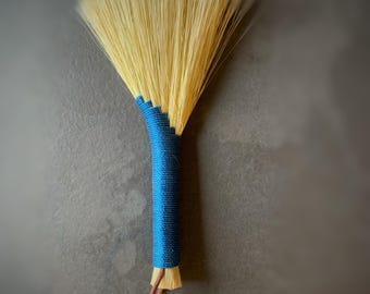 Traditionaly handmade natural fibre brush. Tampico fibre.