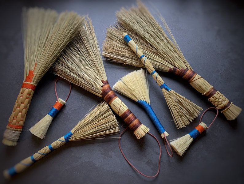 Traditionaly handmade natural fibre brush. Tampico fibre. image 2