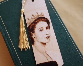 Queen Elizabeth II Wooden Bookmark, Queen of England Gift, Personalized gift, bookish Pyrography art