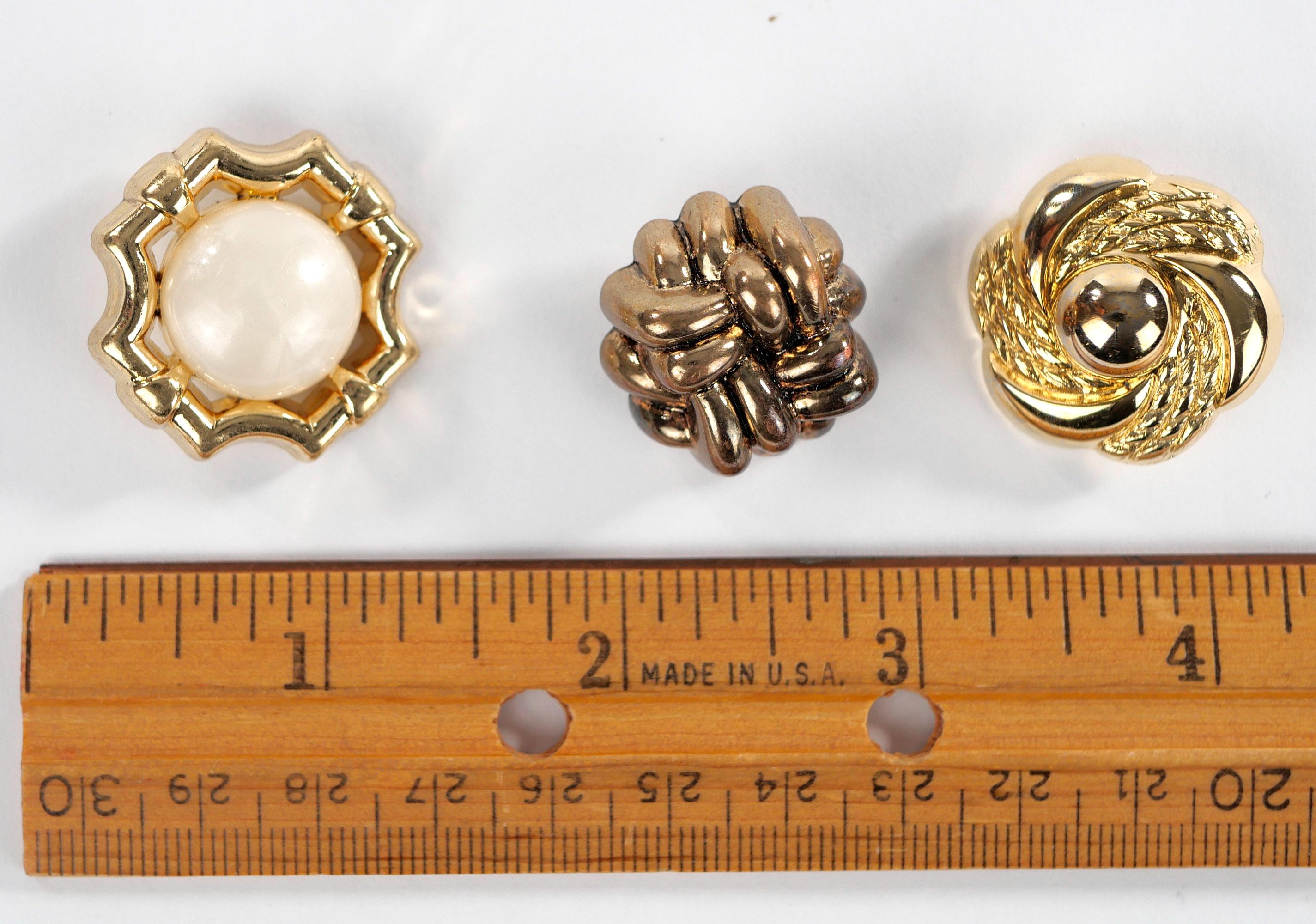 Stream Line Gold Buttons Vintage Lot of 19 Gold Tone Buttons - Sets/singles/carded - Streamline ...