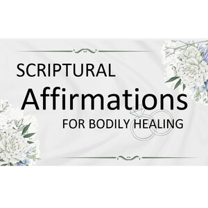 Könnte beinhalten: Ein rechteckiges Schild mit dem schwarzen Text SCRIPTURAL Affirmations FOR BODILY HEALING, zentriert auf weißem Hintergrund. Das Design enthält florale Illustrationen in den Ecken und eine Strichzeichnung von zwei ineinandergreifenden Ringen.