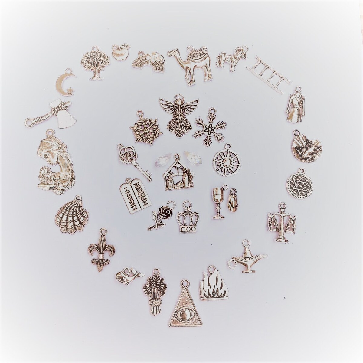 Traditional Jesse Tree: Tibetan Silver Christmas Advent Calendar (33 Piece Set)