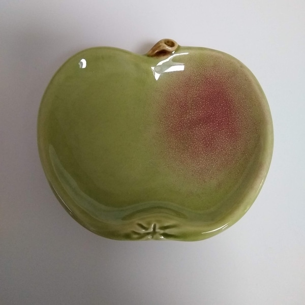 Olfaire Apple Plate, Soap Dish, Trinket dish, Ring Dish, ceramic made in Portugal