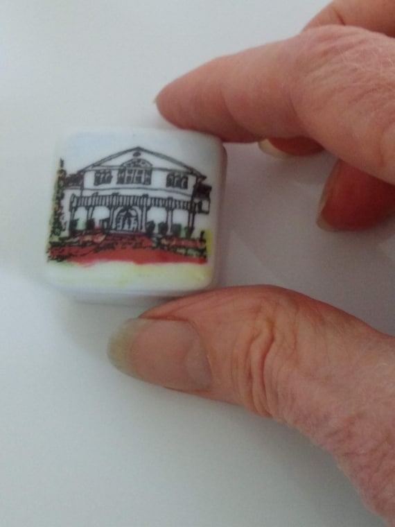 Vintage Tiny Porcelain Pill Box,ring Box or Jewelry Box  display picture 3