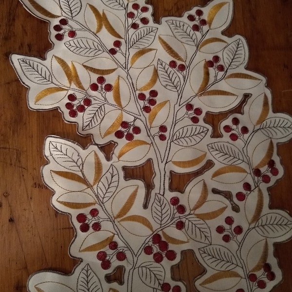 Pretty Daisy Flower Golden Thread Embroidery Cutwork Ivory Table Runner – Large Size