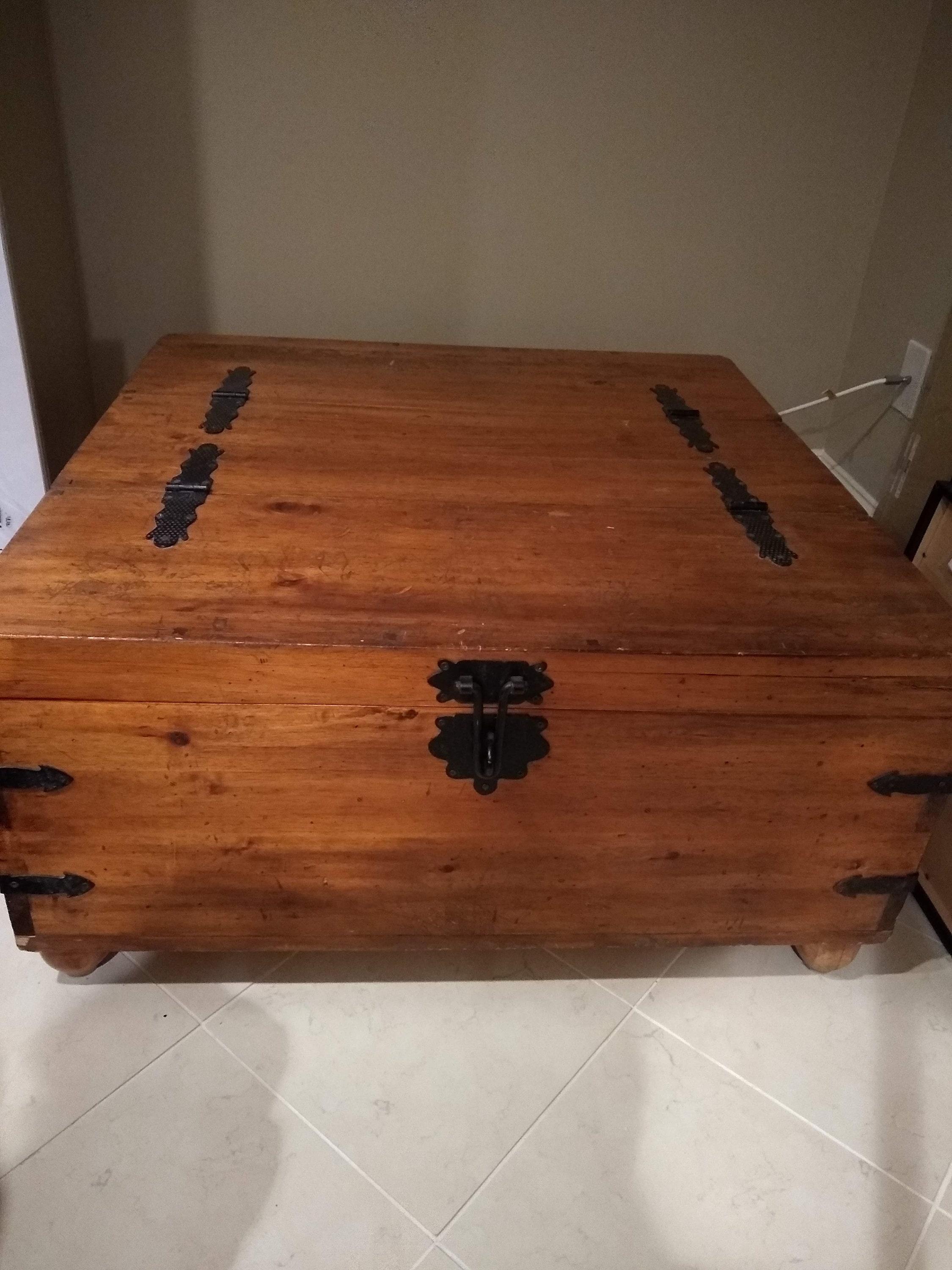 Pine trunk coffee table outlet