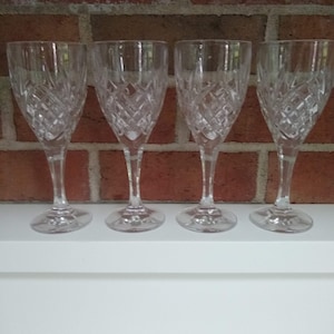 Set of 2 vintage crystal wine glasses, pressed glass