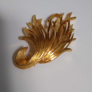Vintage Monet Large Goldtone Feather Brooch, Textural Pin