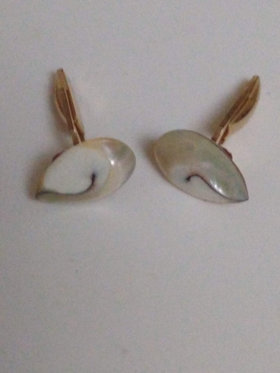 Pair Vintage Teardrop Real or Faux Abalone Cuffli… - image 2