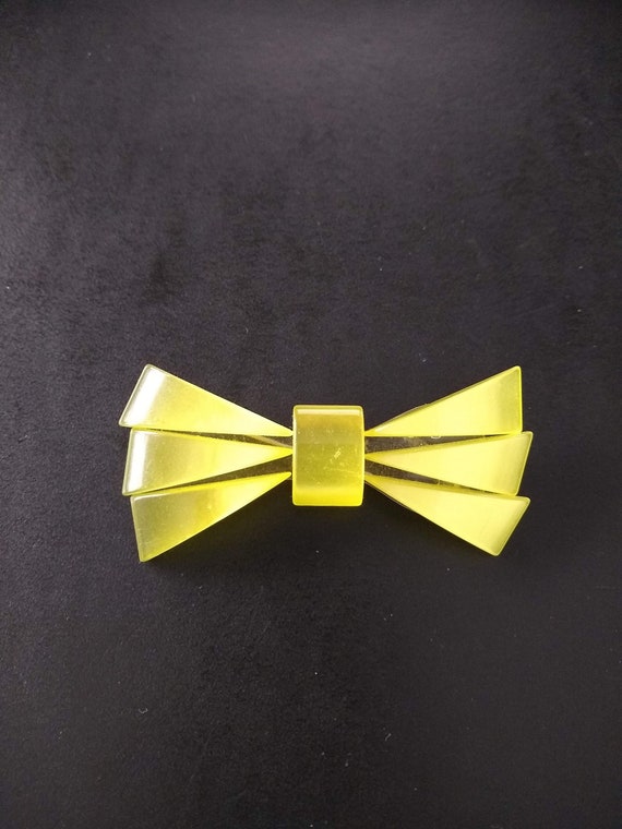 Vintage Yellow Plastic / Lucite Bow Pin, Brooch, M