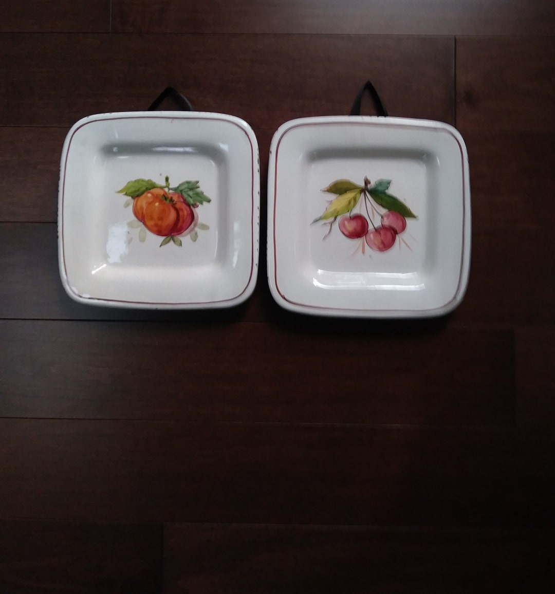 Set of Two Rustic Italian Hand Painted Stoneware Majolica Plates With ...