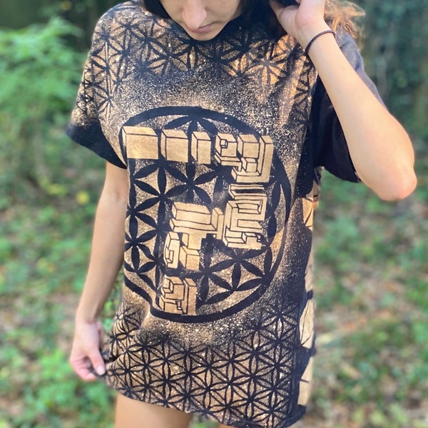 Bleach Dye Tipper Sacred Geometry 64 Point Star Short Sleeve Shirt