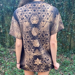 Bleach Dye Sacred Geometry 64 Point Star Short Sleeve Shirt