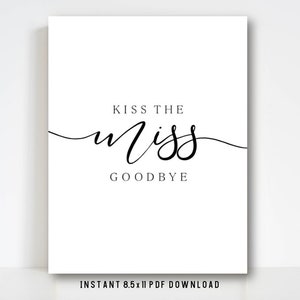 以下が含まれることがあります： 白い背景に黒い筆記体で「Kiss the Miss Goodbye」と書かれた印刷可能なサイン
