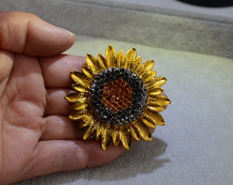 Rhinestone Sunflower Brooch Elegant Brooch Gift  Daily Jewelry Modern Brooch Shawl Brooch