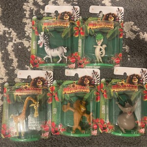 Madagascar DreamWorks SET OF 5 Mattel Micro Collection Toys Mini Figures : Marty , Alex , Gloria , Julien and Melman