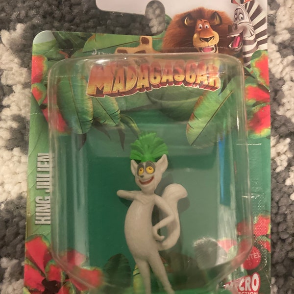 King Julien Madagascar figurine, Mattel Micro Collection Dreamworks Madagascar Figure, Mini Figure