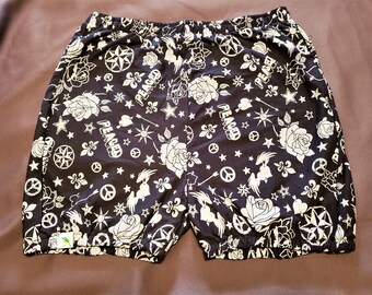 Peace Black and White shorts. Stretchy fabric, comfortable, for any type of activities.