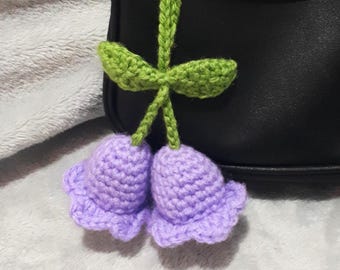 Portachiavi all'uncinetto con mughetto