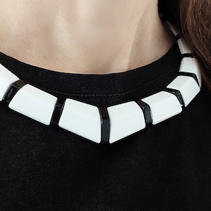 1989 Avon Classic Lines Black & White Choker, Short Collar Necklace, 80s Vintage Jewellery