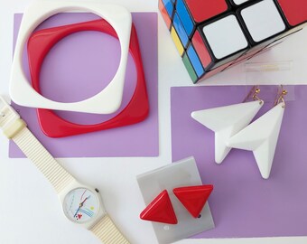 Geometric Red & White Accessories Set, Square Plastic Bangles, Triangle and Arrowhead Earrings, NOS Jewellery from the 80s