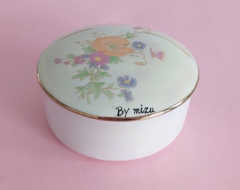 By Mizu Japanese Porcelain Jewellery Box, Round Floral Trinket Container, 90s Pastel Homeware