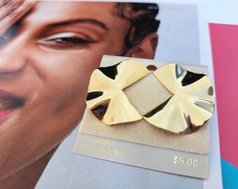 Wavy Semi Circle Earrings, Round Fan Shape, Gold Studs from the 90s