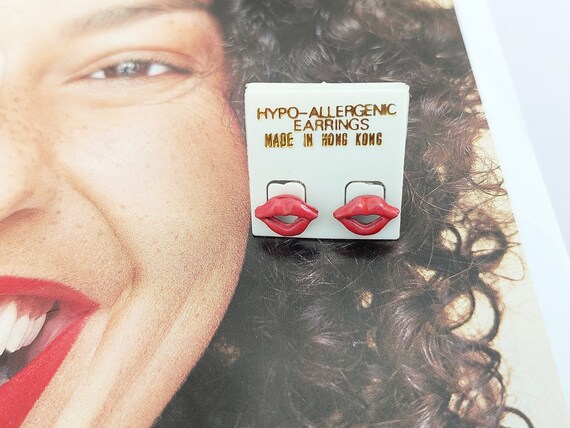 2 Pairs of 1980s Fashion Earrings, Pink-Red Lips,… - image 3
