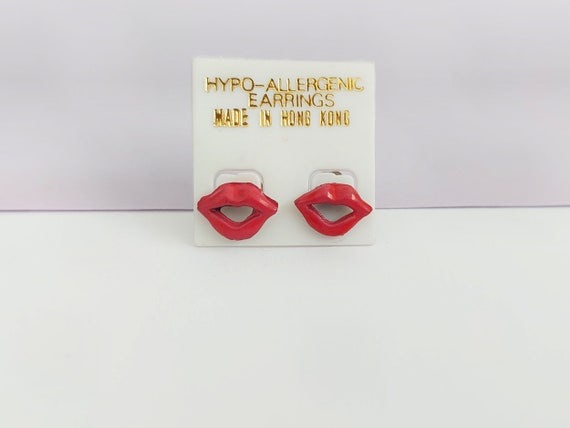 2 Pairs of 1980s Fashion Earrings, Pink-Red Lips,… - image 2