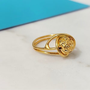 Retro 90s Gold Rose Ring, Floral Cocktail Ring with Double Band, Vintage Jewellery