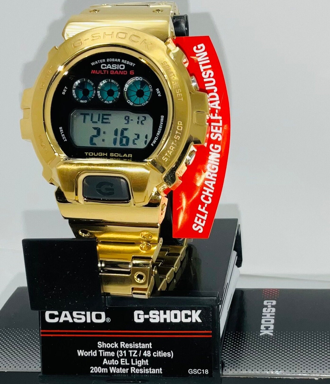 GSHOCKゴールド Pure gold Dream Project G-Shock on public display in Tokyo - G