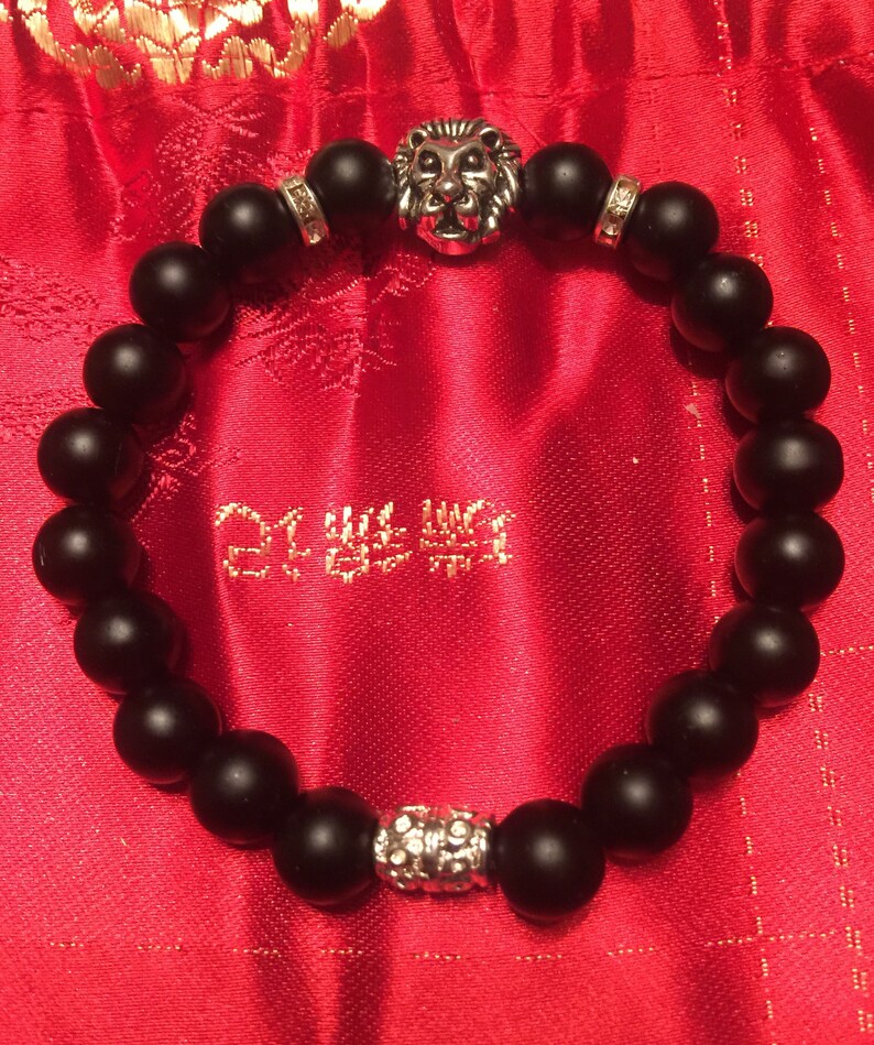 Women/'s Natural Gemstone wSilver-tone Lion Head Bracelet #onyx #lioness #strongwoman #gemstonebracelet