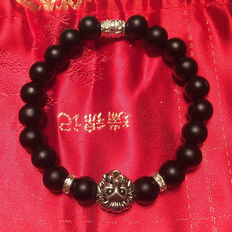 Women/'s Natural Gemstone wSilver-tone Lion Head Bracelet #onyx #lioness #strongwoman #gemstonebracelet