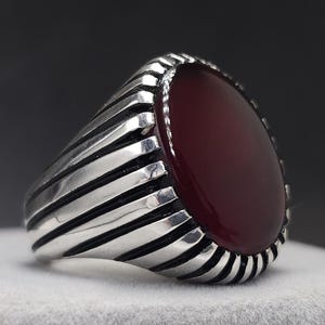 Anel masculino de ágata vermelha, joia de prata feita à mão, anel masculino oval vermelho Aqeeq, anel masculino Aqeeq, anel de prata feito à mão com pedra de ágata vermelha oval