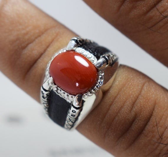 14kt Gold Red Coral Diamond Ring Size 7.25 – DeSantis